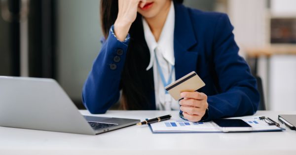 חייבים כסף? ככה עוצרים את כדור השלג לפני שהוא הופך לעיקולים