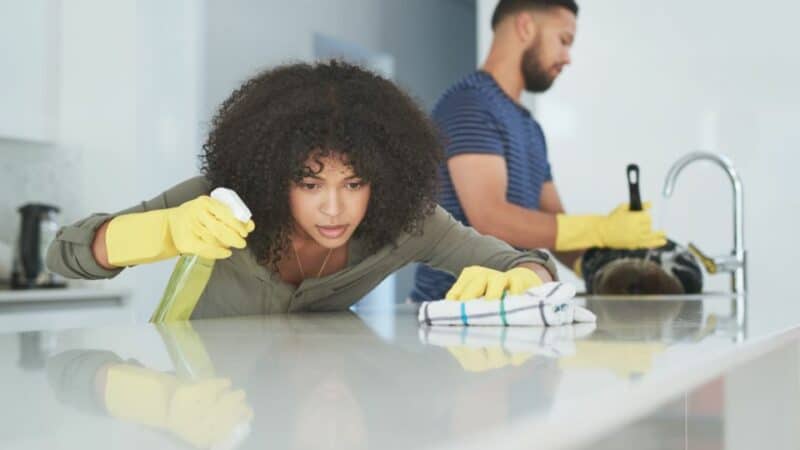 ניקוי עמוק לעומת ניקוי רגיל